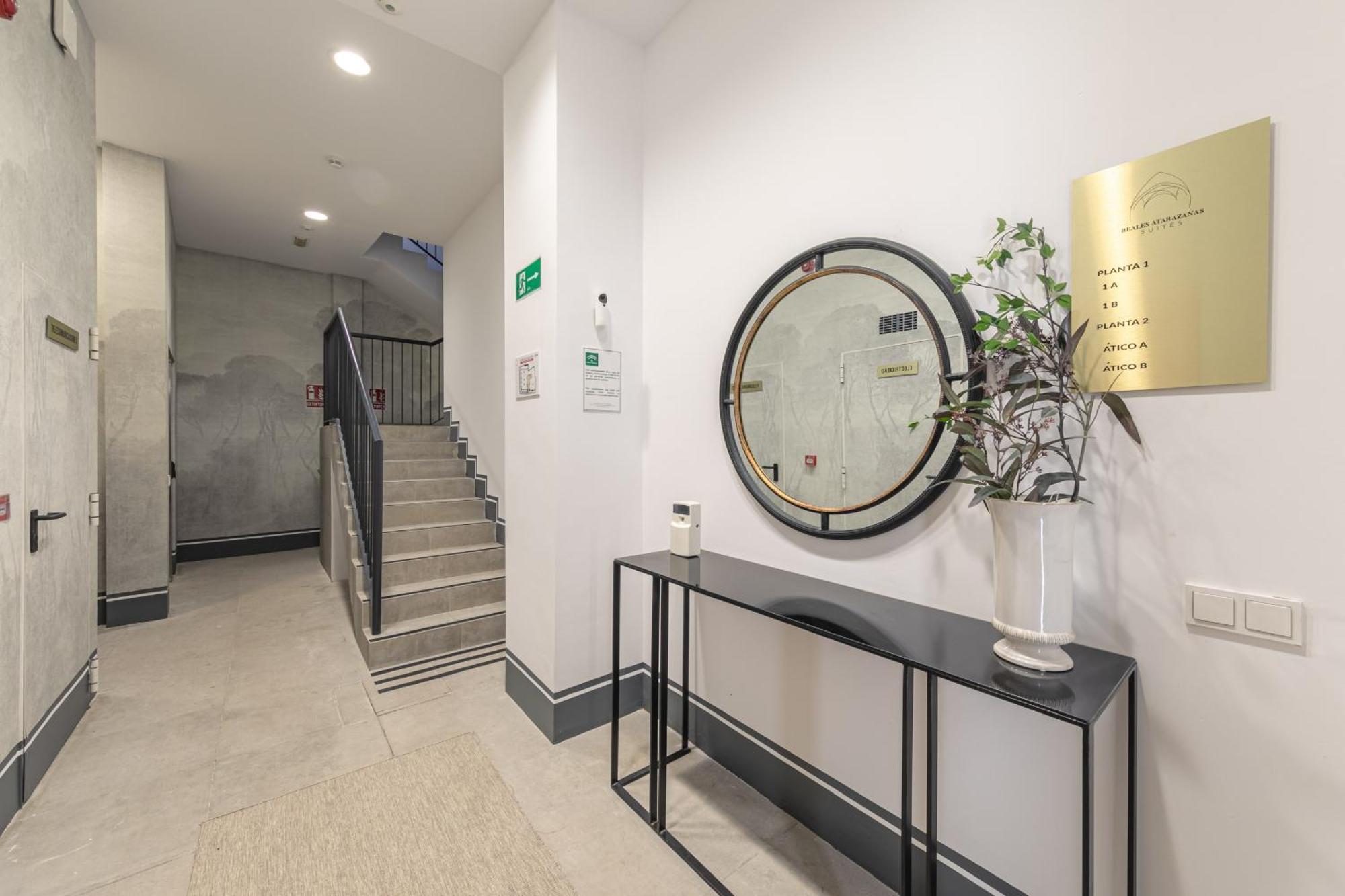 Green-Apartments Reales Atarazanas Suites Севилья Экстерьер фото